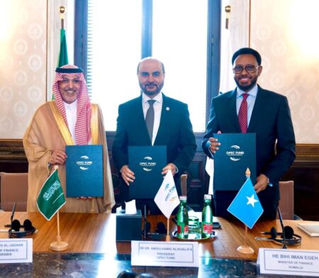 Dowladda Saudi Arabia oo Soomaaliya ku taageertay lacag dhan $36-malyan oo aheyd deyntii Sanduuqa OPEC uu Soomaaliya kulahaa, lacagtaan ay Dowladda Saudi Arabia ka bixisay Dowladda Soomaaliya waxaa loo yaqaanaa (Bridge