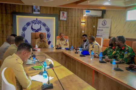 Muqdisho Waxaa ka furmay shir loogu hadlaayay dar-dargelinta Amniga Caasimadda.