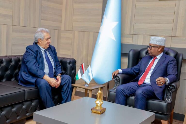 The Somali Foreign Minister bids farewell to the expired Palestinian ambassador in Mogadishu