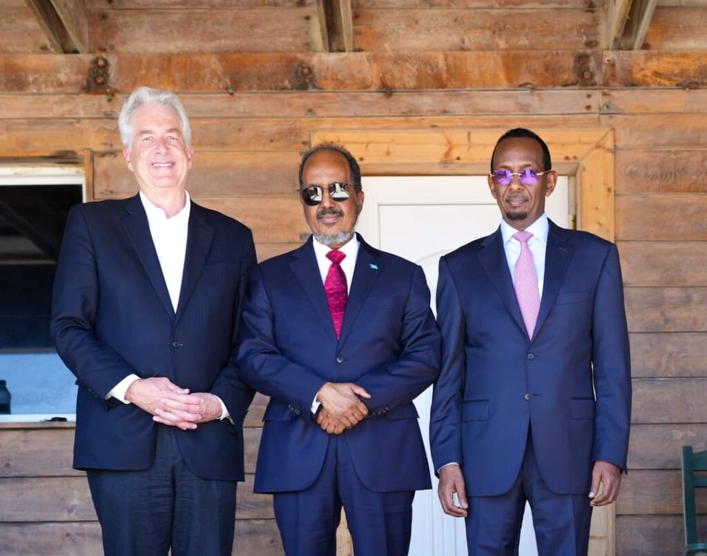 President Hassan Sheikh Welcomes U.S. Intelligence Chief in Mogadishu