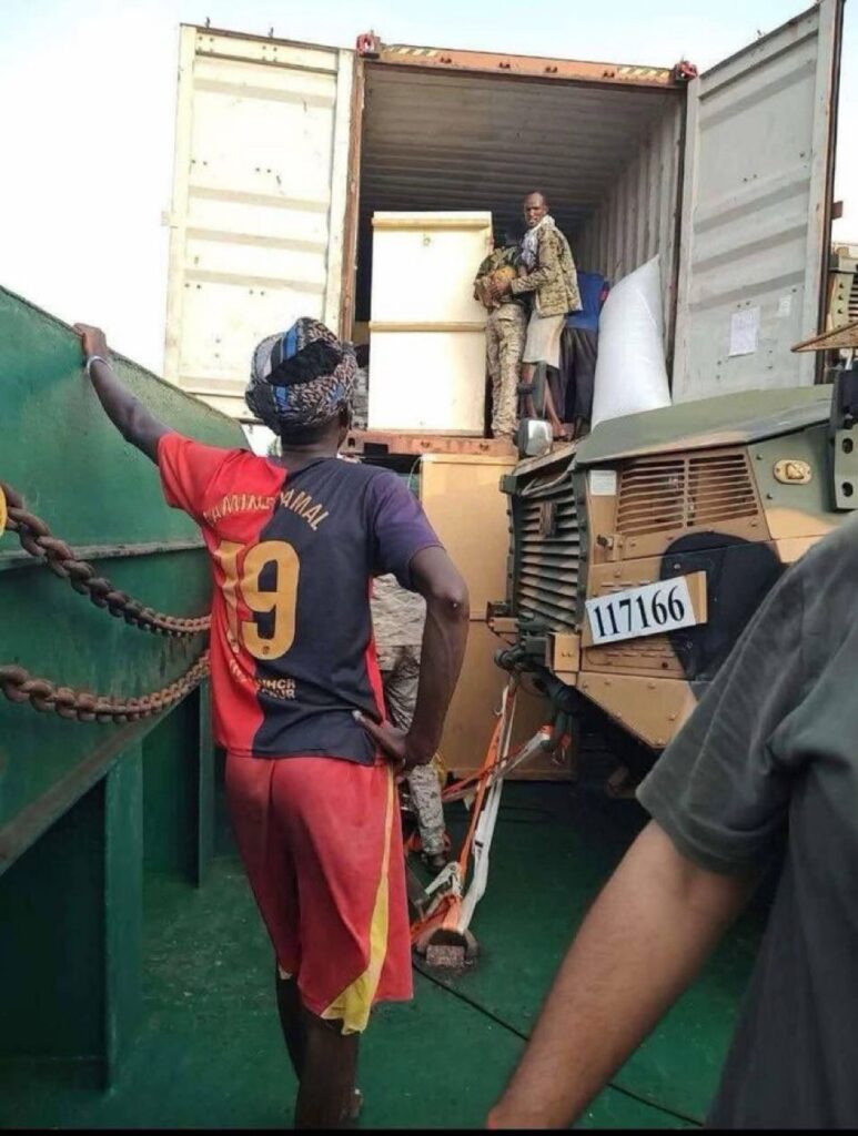 Puntland forces looting Turkish ship